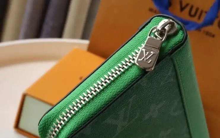 LV Wallets 4178G-0007