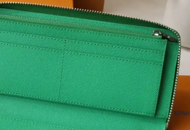LV Wallets 4178G-0007