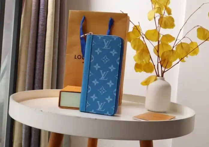 LV Wallets 4178G-0008