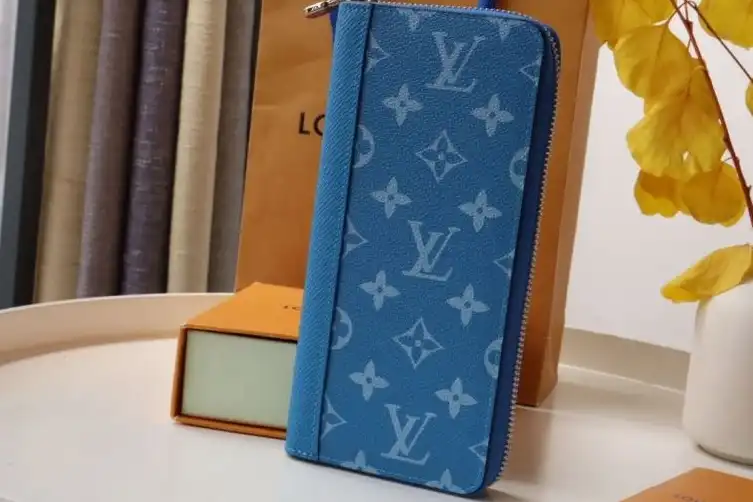 LV Wallets 4178G-0008