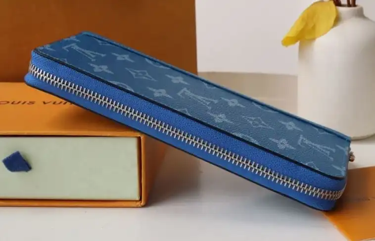 LV Wallets 4178G-0008