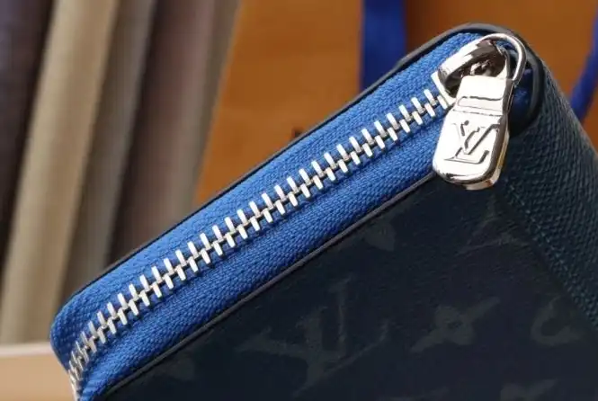 LV Wallets 4178G-0008