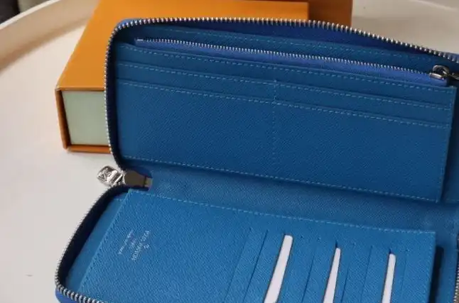LV Wallets 4178G-0008
