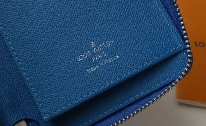 LV Wallets 4178G-0008