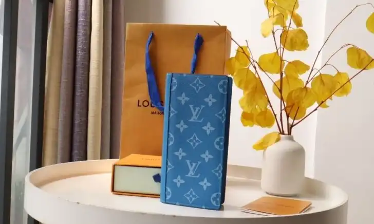 LV Wallets 4178G-0009