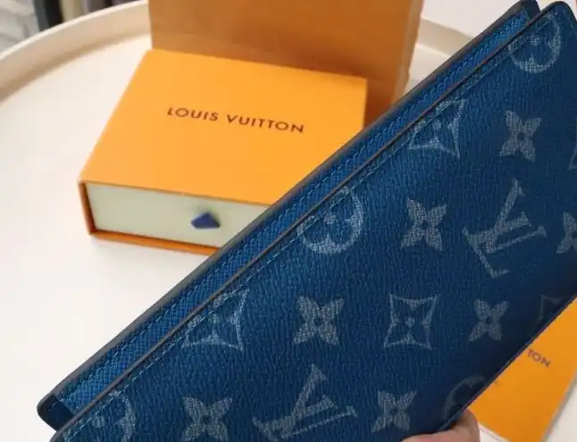LV Wallets 4178G-0009