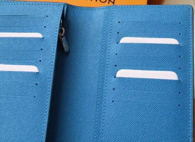LV Wallets 4178G-0009
