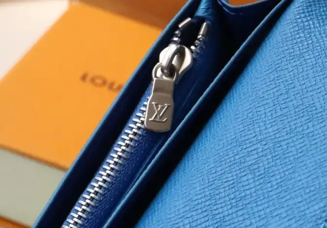 LV Wallets 4178G-0009