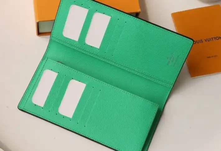 LV Wallets 4178G-0010
