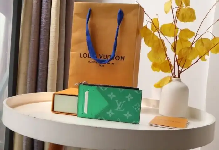 LV Wallets 4178G-0011