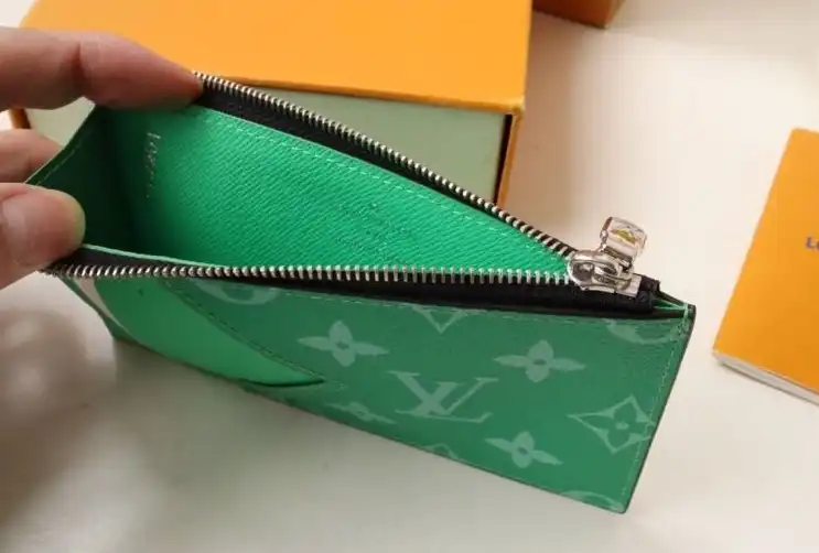 LV Wallets 4178G-0011
