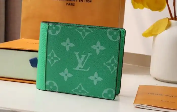 LV Wallets 4178G-0014