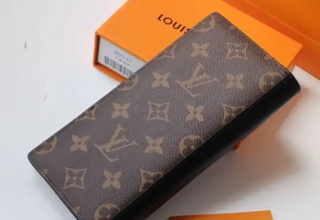 LV Wallets 4178G-0017