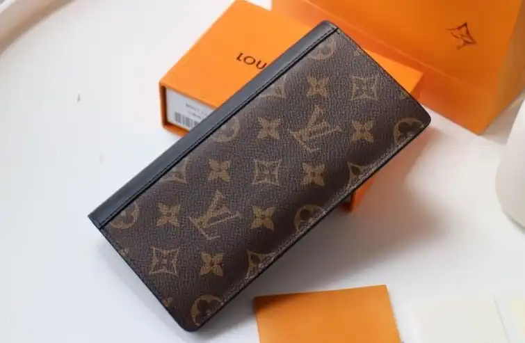 LV Wallets 4178G-0017