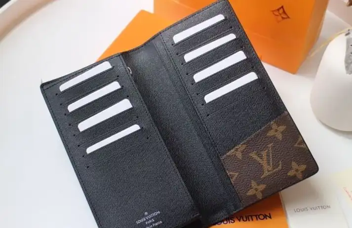 LV Wallets 4178G-0017