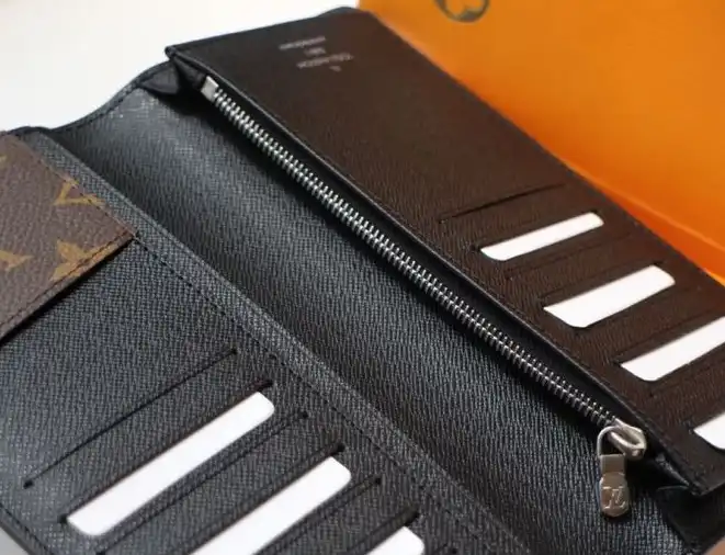 LV Wallets 4178G-0017
