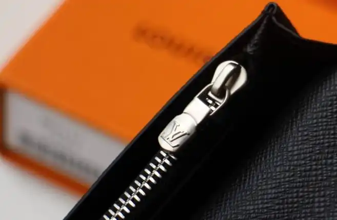 LV Wallets 4178G-0017