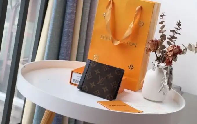 LV Wallets 4178G-0018
