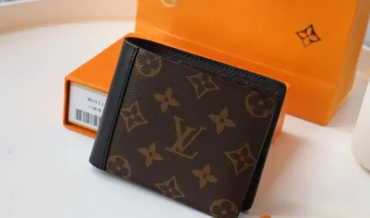 LV Wallets 4178G-0018