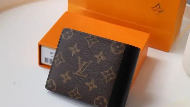 LV Wallets 4178G-0018