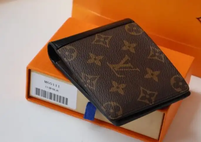 LV Wallets 4178G-0018