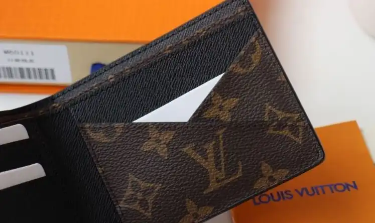 LV Wallets 4178G-0018