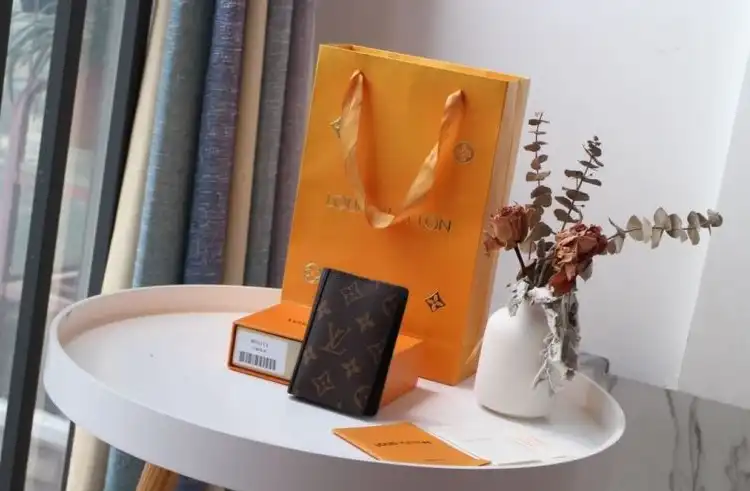 LV Wallets 4178G-0019
