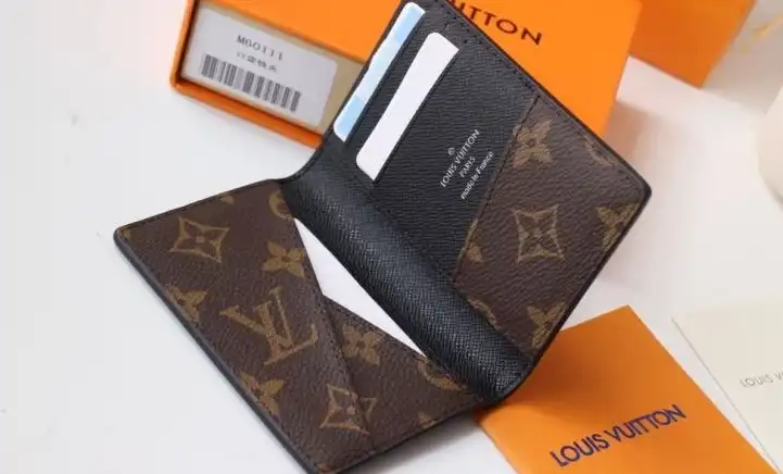 LV Wallets 4178G-0019
