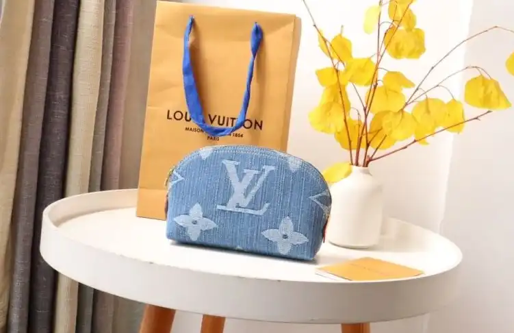 LV Wallets 4178G-0022