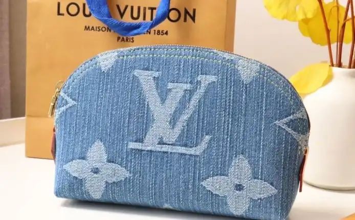LV Wallets 4178G-0022