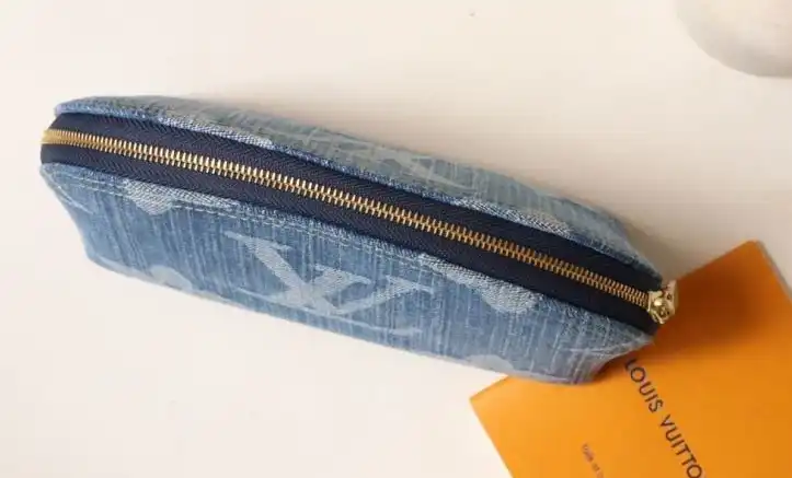 LV Wallets 4178G-0022