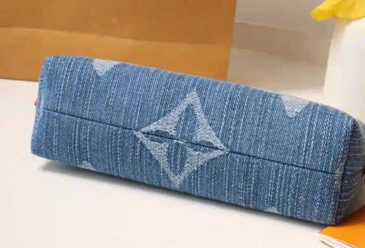 LV Wallets 4178G-0022