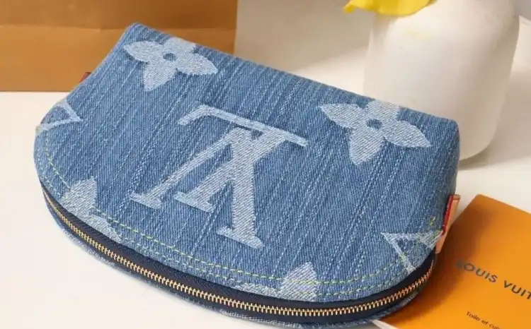 LV Wallets 4178G-0022