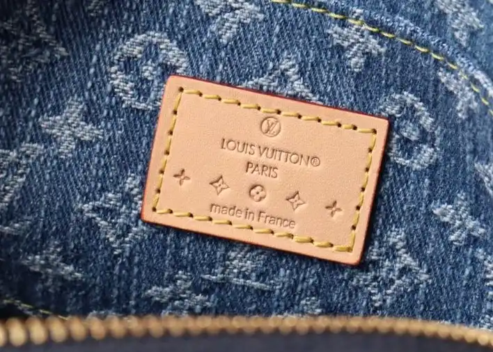 LV Wallets 4178G-0022