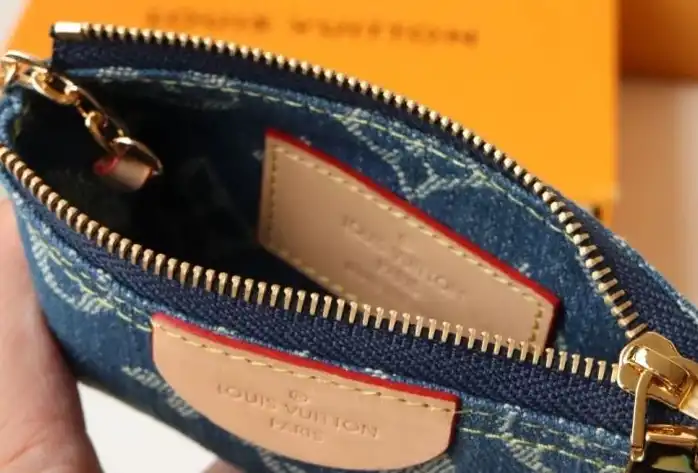 LV Wallets 4178G-0023