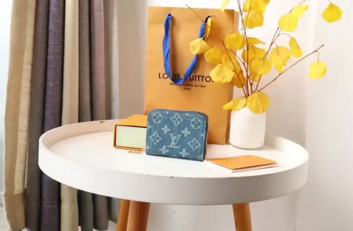 LV Wallets 4178G-0024