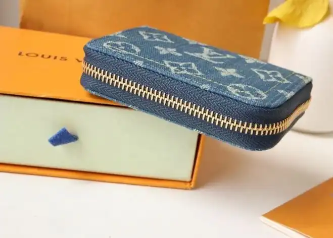 LV Wallets 4178G-0024