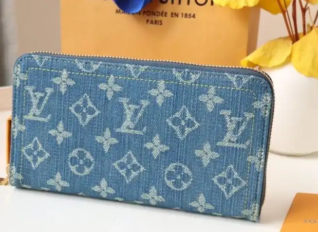 LV Wallets 4178G-0025