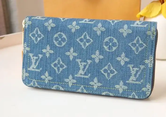 LV Wallets 4178G-0025
