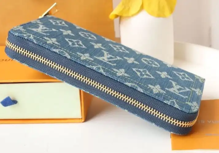 LV Wallets 4178G-0025