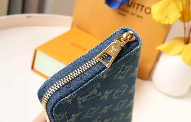LV Wallets 4178G-0025