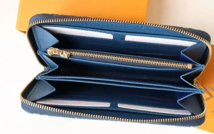 LV Wallets 4178G-0025