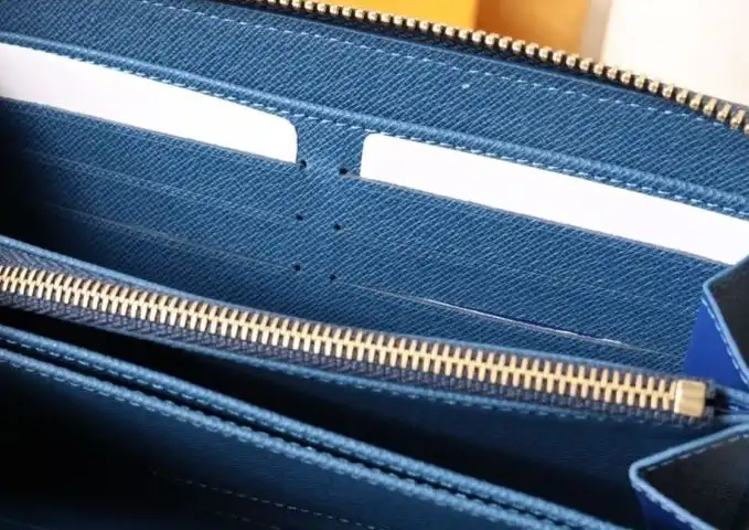 LV Wallets 4178G-0025