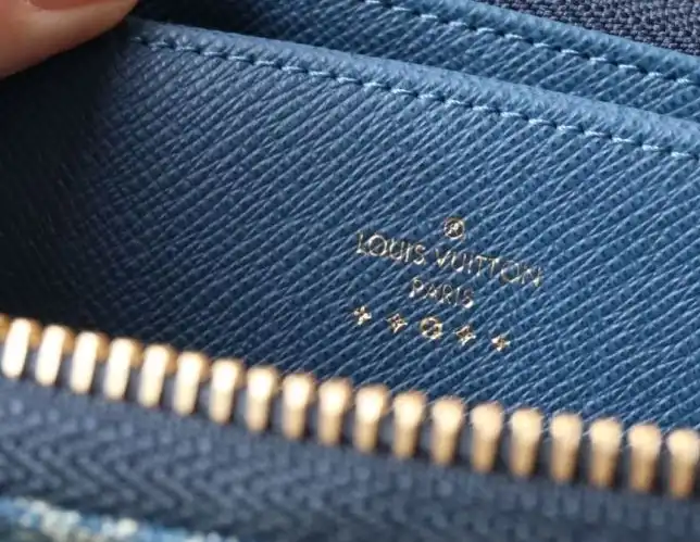 LV Wallets 4178G-0025