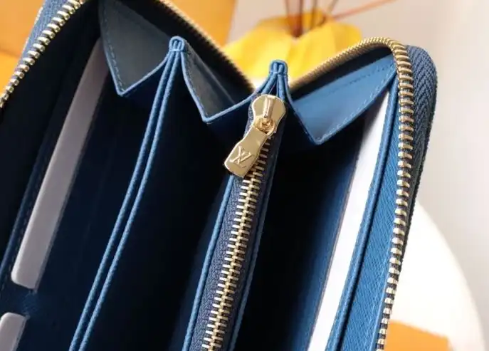 LV Wallets 4178G-0025