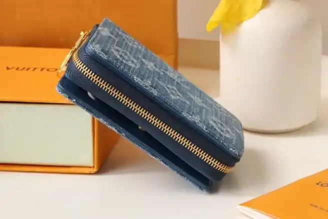 LV Wallets 4178G-0026
