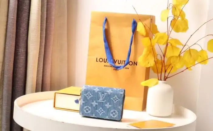 LV Wallets 4178G-0026