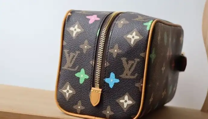LV Cosmetic Bags 4178G-0029
