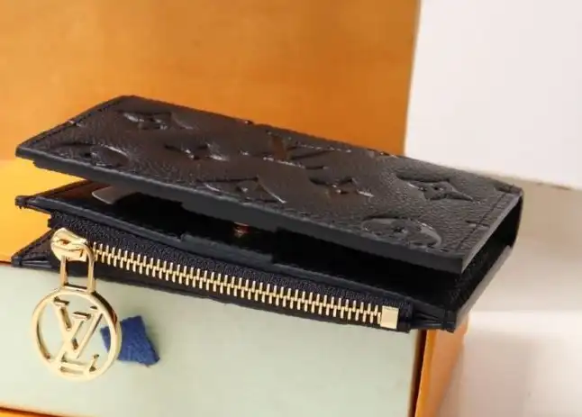 LV Wallets 4178G-0033