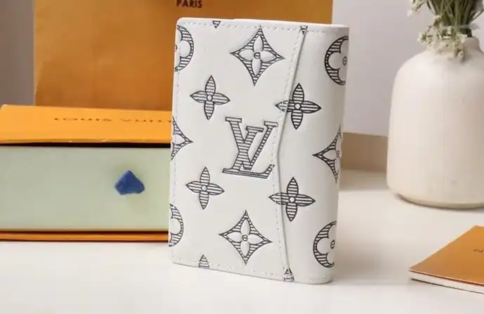 LV Wallets 4178G-0034
